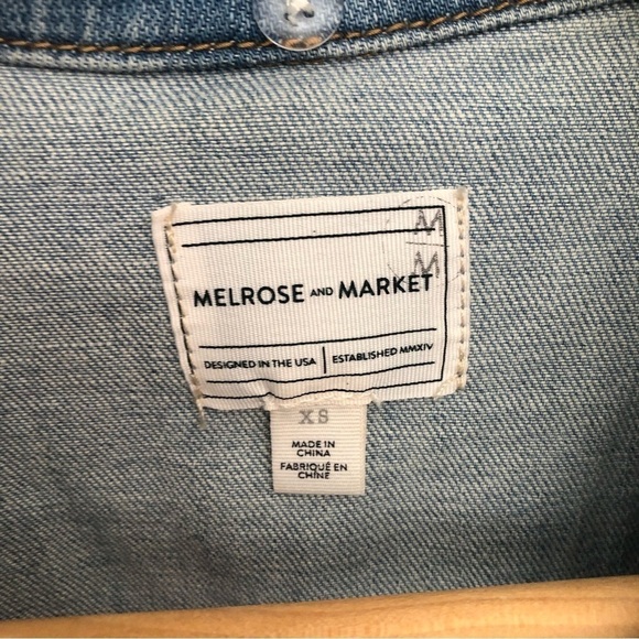 Melrose & Market Removable Fur Collar Oversize Jean Jacket - Picture 9 of 16